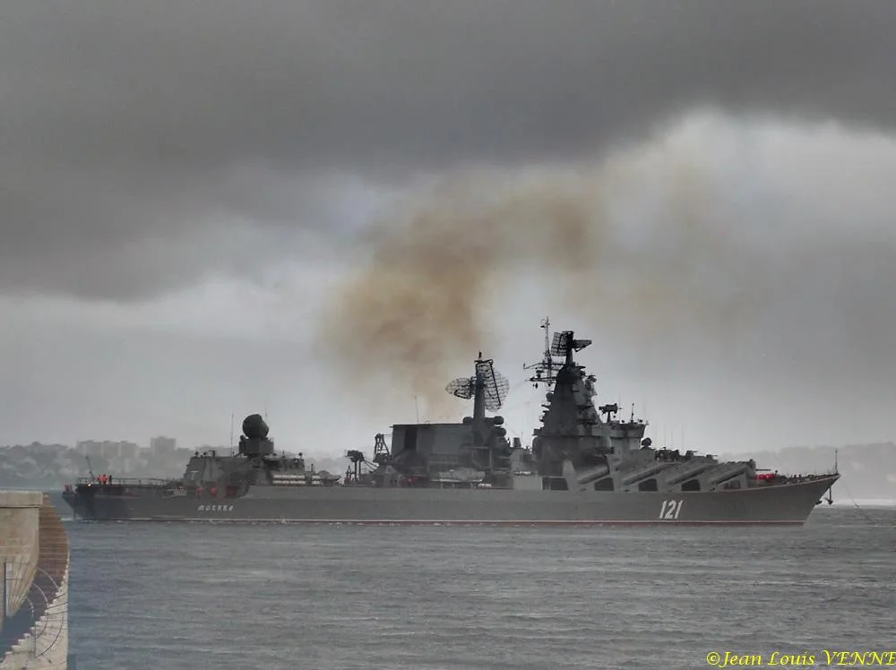 Le Moskva quitte Toulon