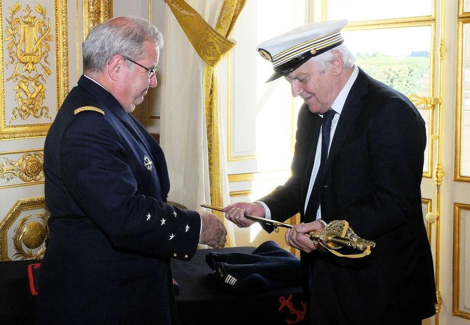 Jacques Perrin promu capitaine de frégate