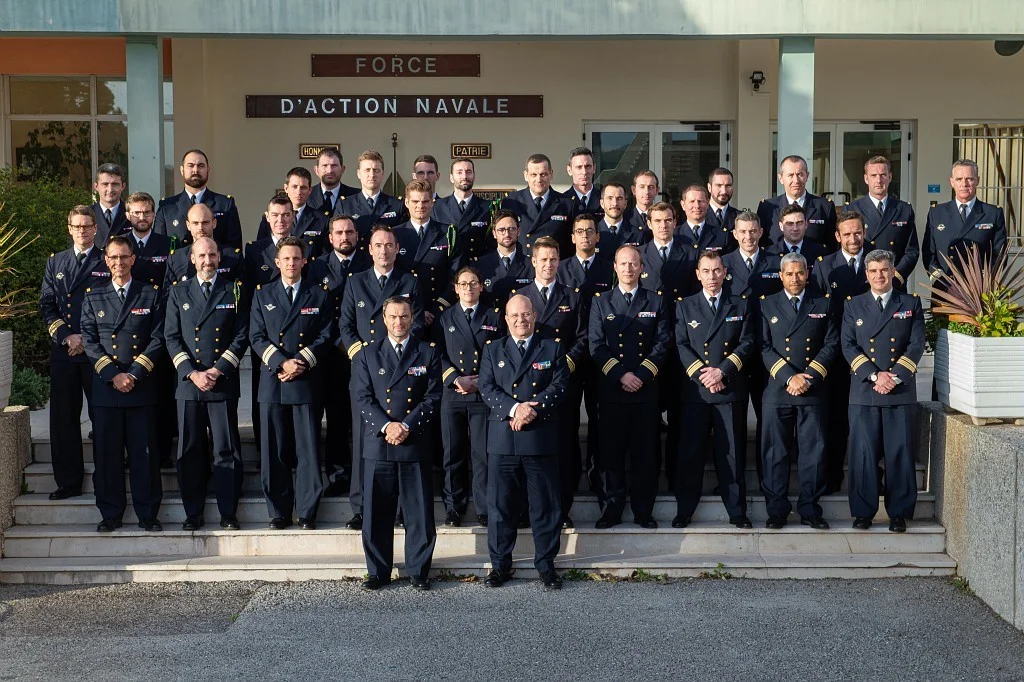 L’amiral Prazuck et les 37 participants du stage « futur commandant »