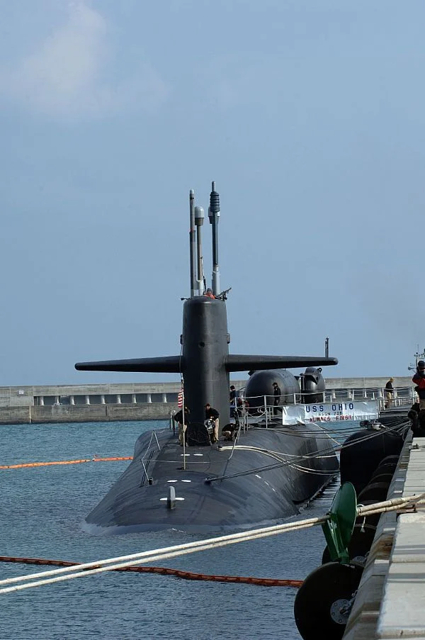 L'USS Ohio accosté à la base navale de Chinhae
