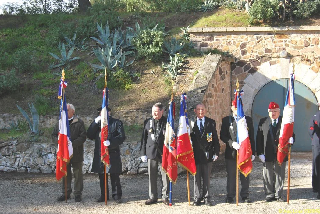 Les drapeaux des associations patriotiques