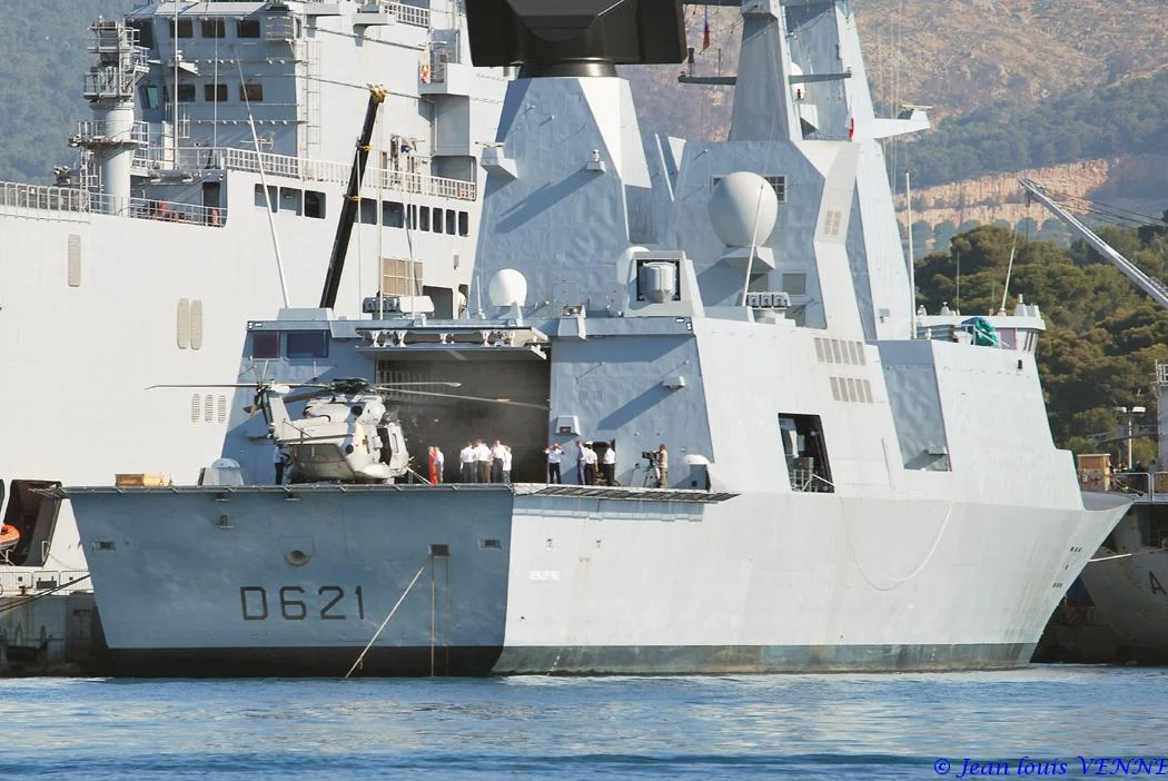 Appontage d’un NH90 sur le Chevalier-Paul