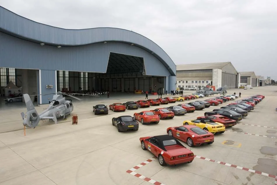 Des Ferrari sur la BAN NÃ®mes-Garons