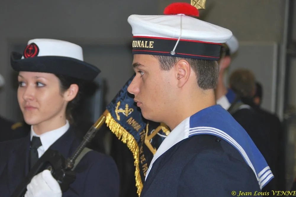 Présentation au fanion des stagiaires du centre PMM de La Seyne sur Mer