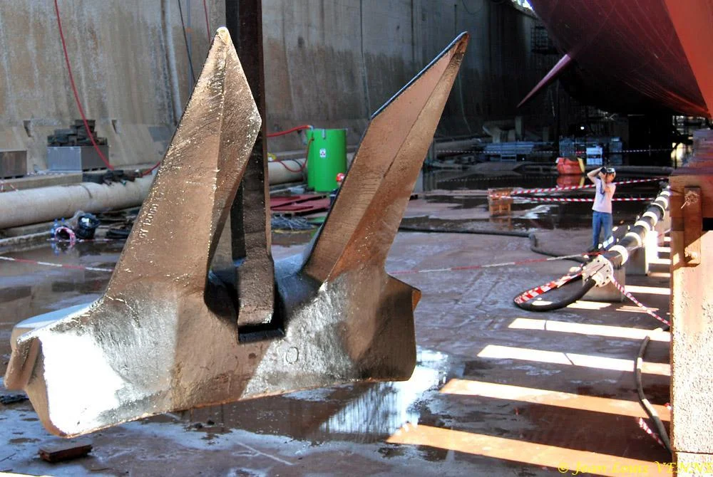 Le Charles de Gaulle ré-embarque ses lignes de mouillage