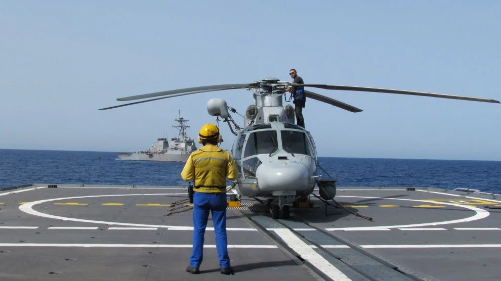 Le Forbin rencontre un destroyer américain