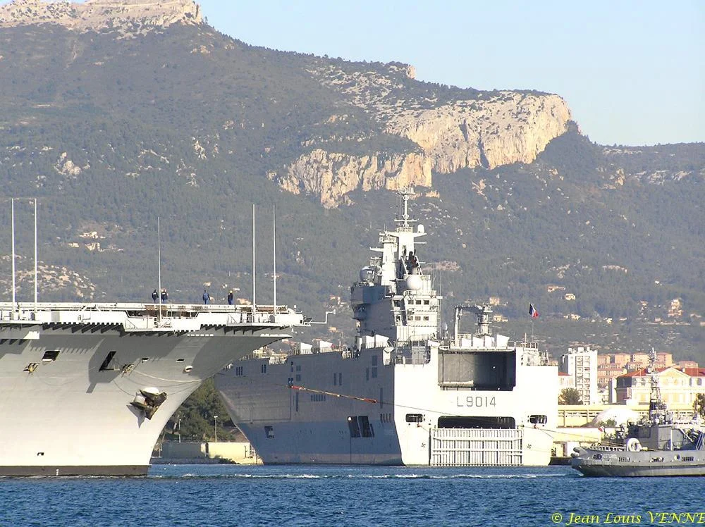 Le Charles de Gaulle appareille pour des essais aviation