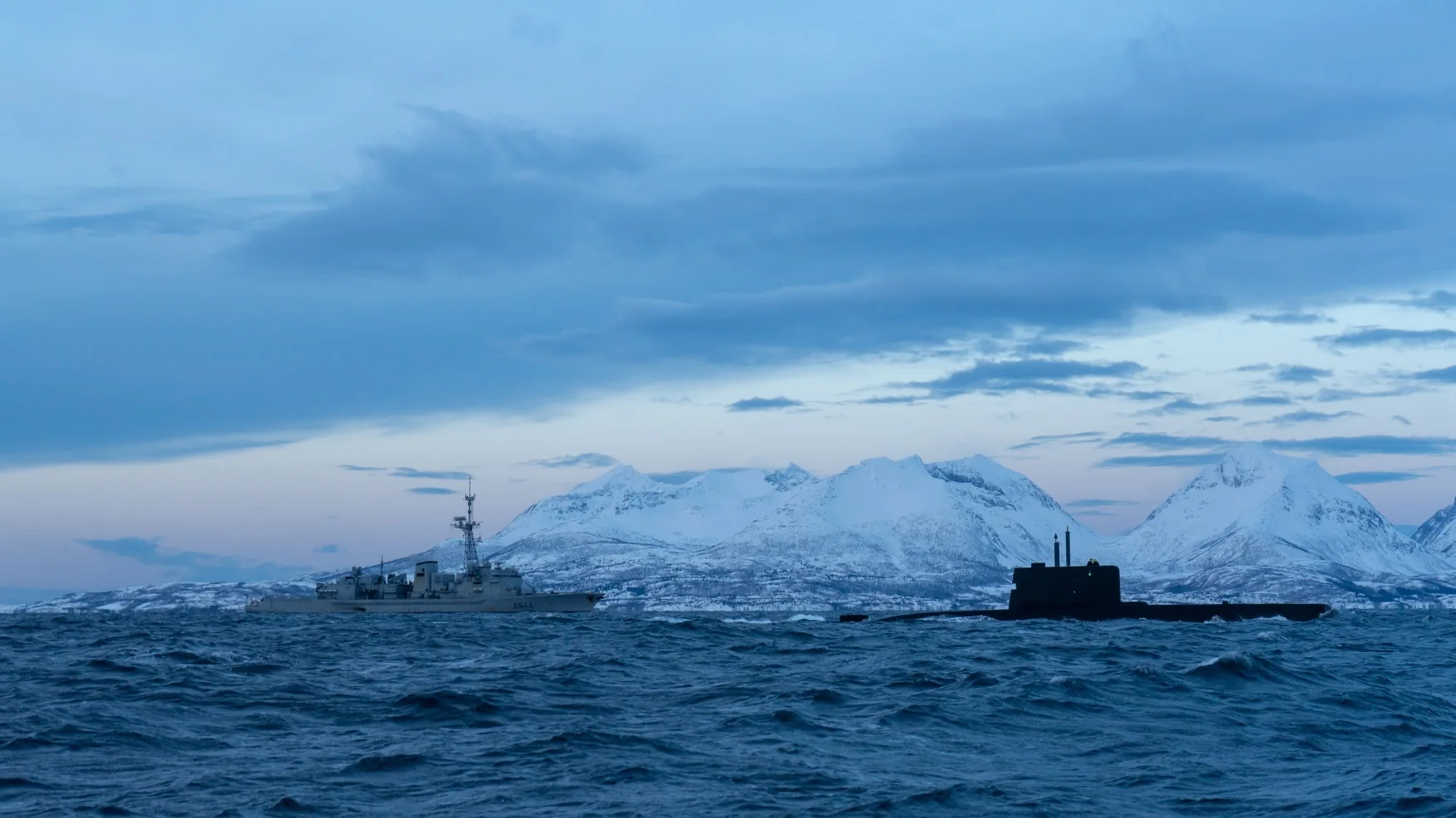 La frégate « Primauguet » et le sous-marin norvégien « Uredd »