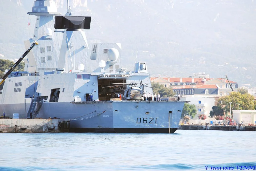 Appontage d’un NH90 sur le Chevalier-Paul