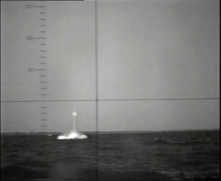 Le missile IDAS sort de l'eau