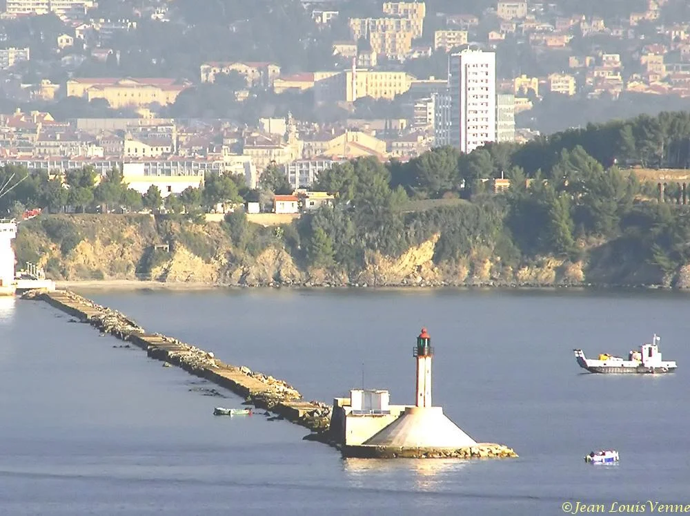 La jetée qui protège la rade de Toulon