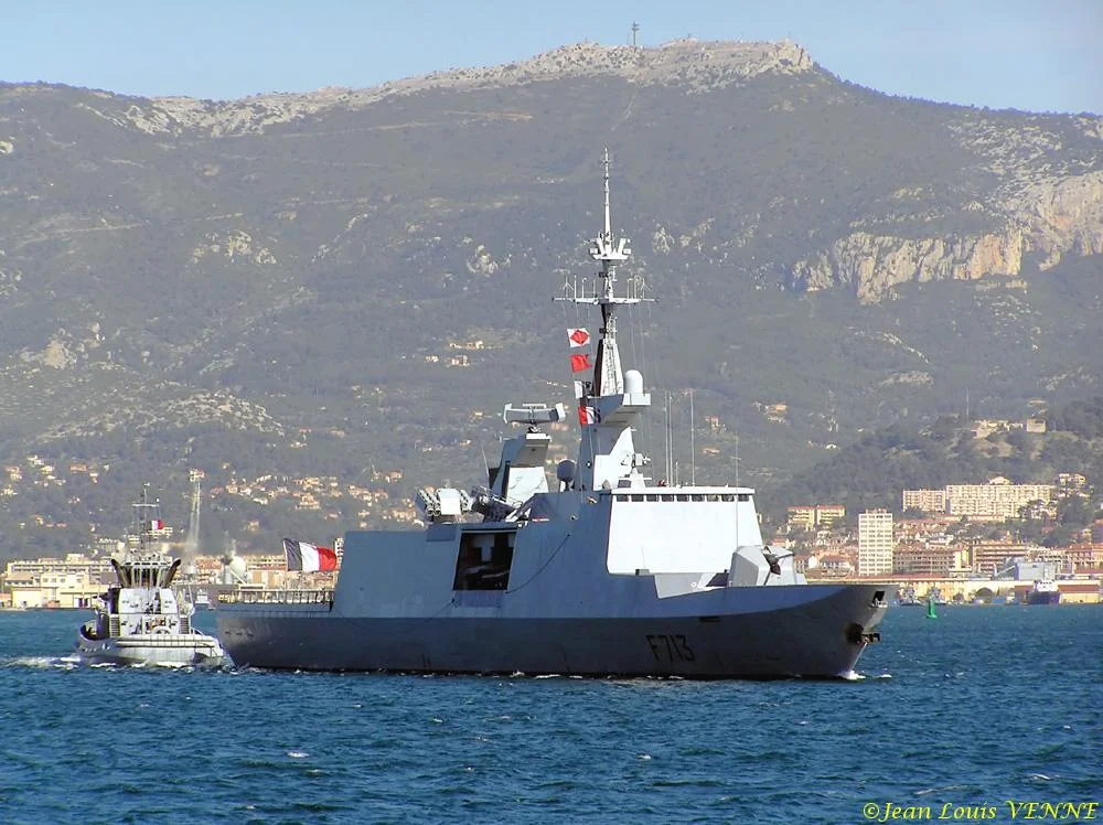 La frégate Aconit quitte Toulon