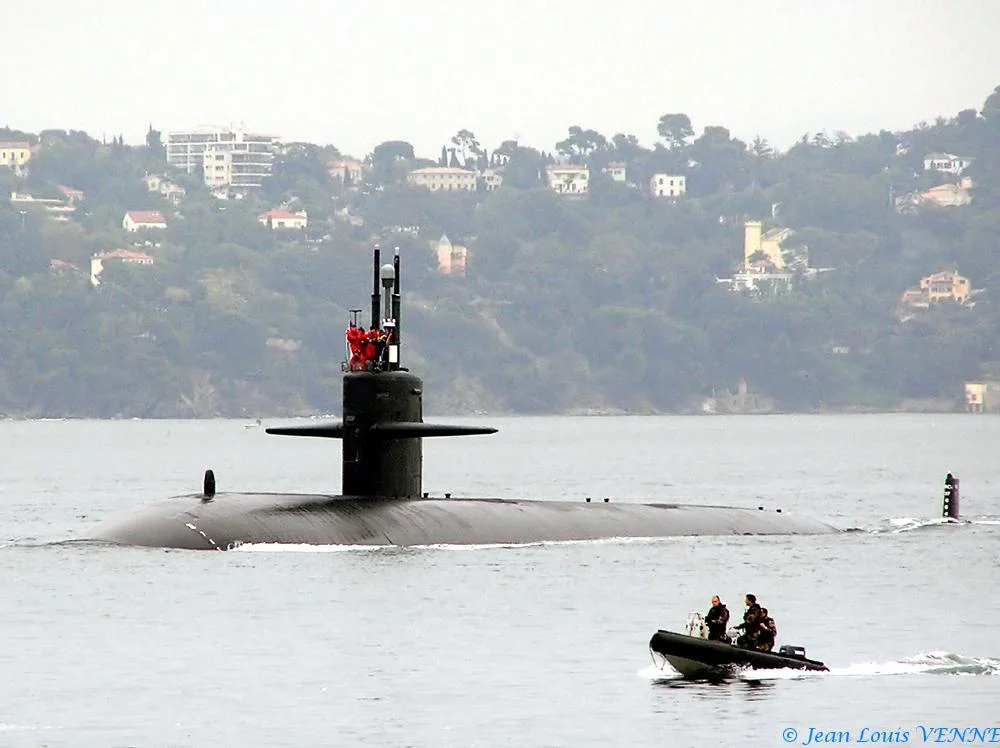 Un SNA américain arrive dans le port de Toulon
