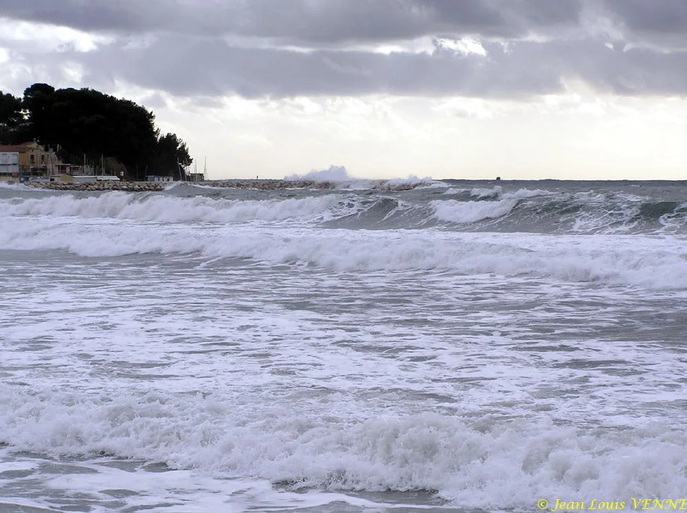 Mer agitée sur la plage de St-Elme