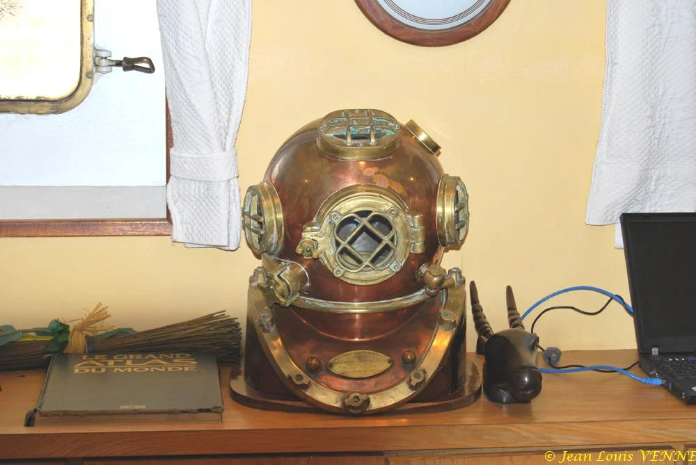 Un casque de scaphandrier