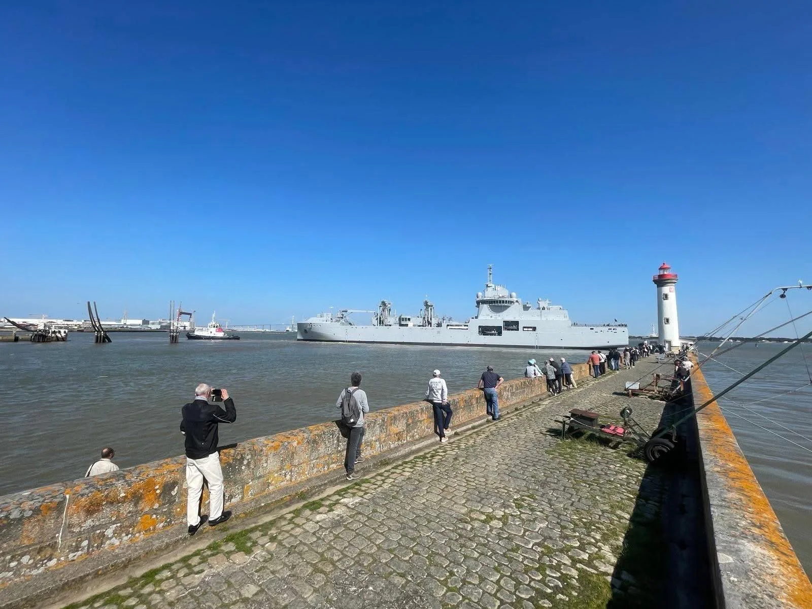 Première sortie à la mer du bâtiment ravitailleur de forces Jacques Stosskopf