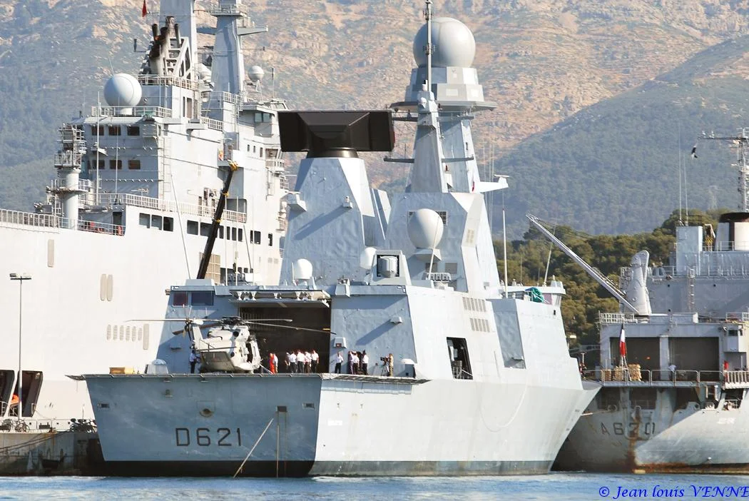 Appontage d’un NH90 sur le Chevalier-Paul