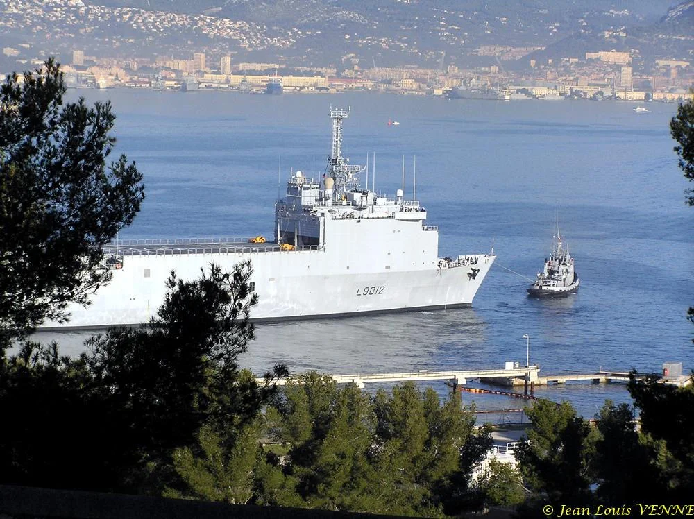 Le Siroco quitte le Lazaret pour Toulon