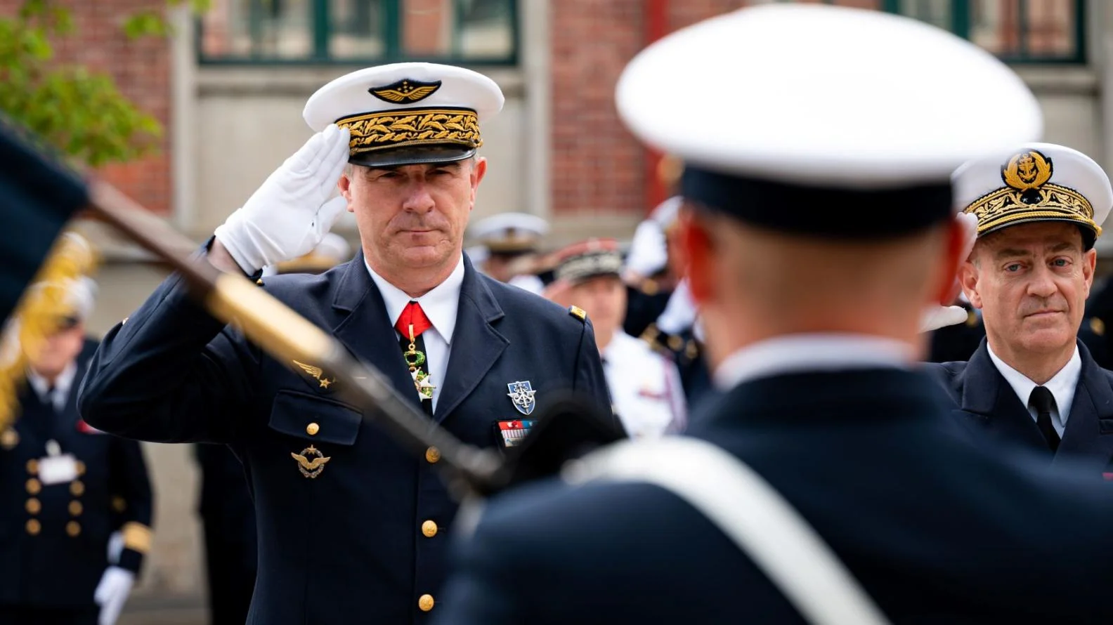 Le général d’armée aérienne Eric Autellet, major général des armées, et le contre-amiral Bertrand Dumoulin, adjoint à l’amiral commandant les forces sous-marines et la force océanique stratégique