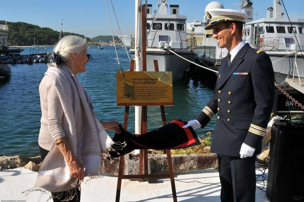 Cérémonie en l’honneur du capitaine de frégate Bonzon