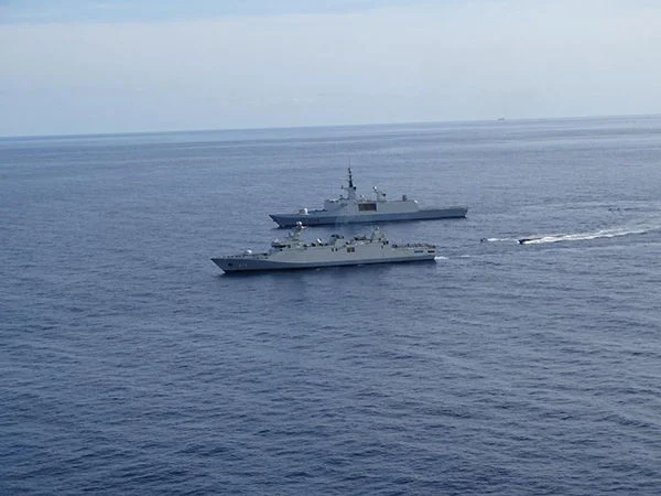 L'Aconit et la frégate marocaine Sultan Moulay Ismaïl