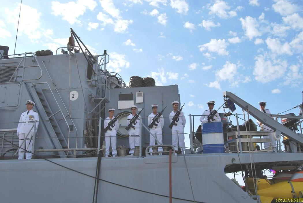 L'équipage aux postes de bande