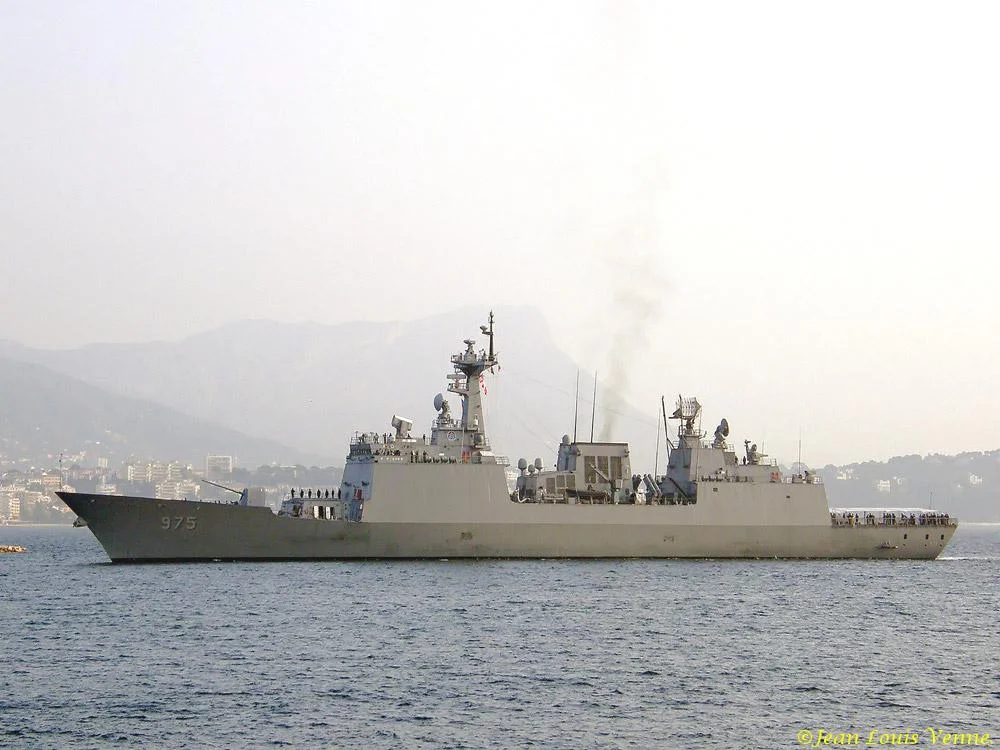 Le destroyer lance-missiles CHUNGMUGONG YI SUN SHI