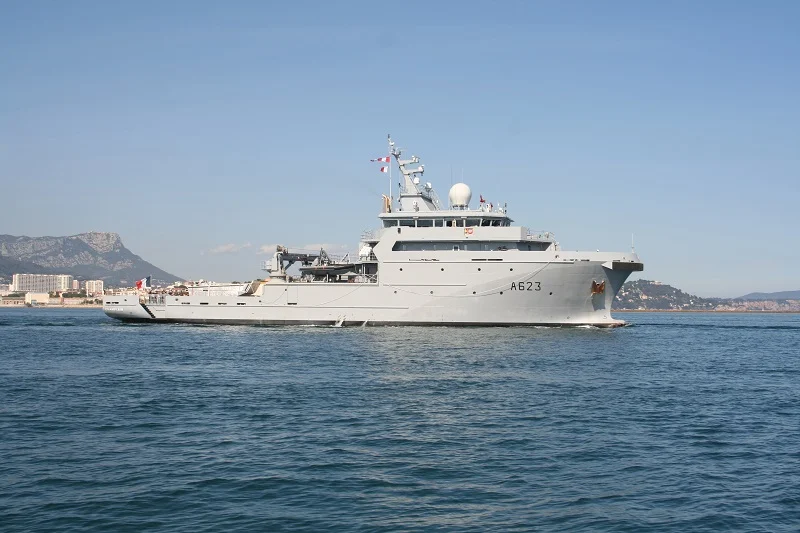 Le B2M Champlain quitte Toulon