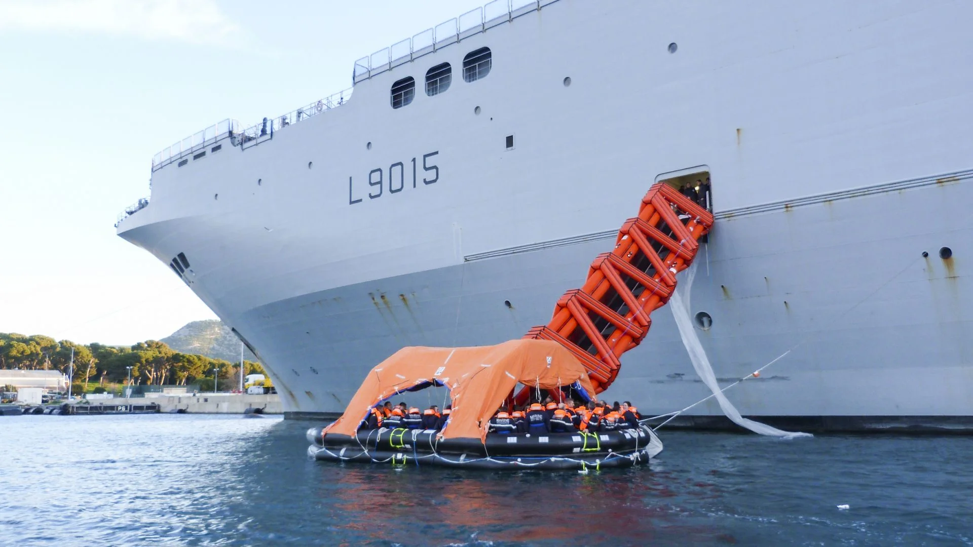 Le « Marine Evacuation System » du Dixmude