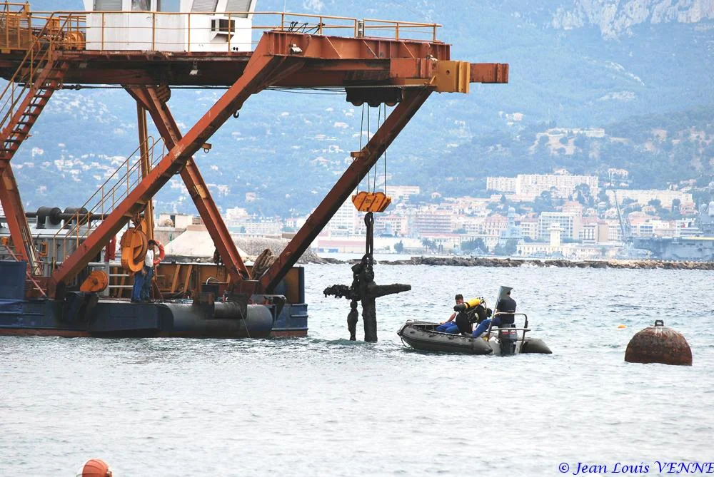 Le Castor 02 relève les ancres et les chaînes de la Rance et du Cdt Rivière
