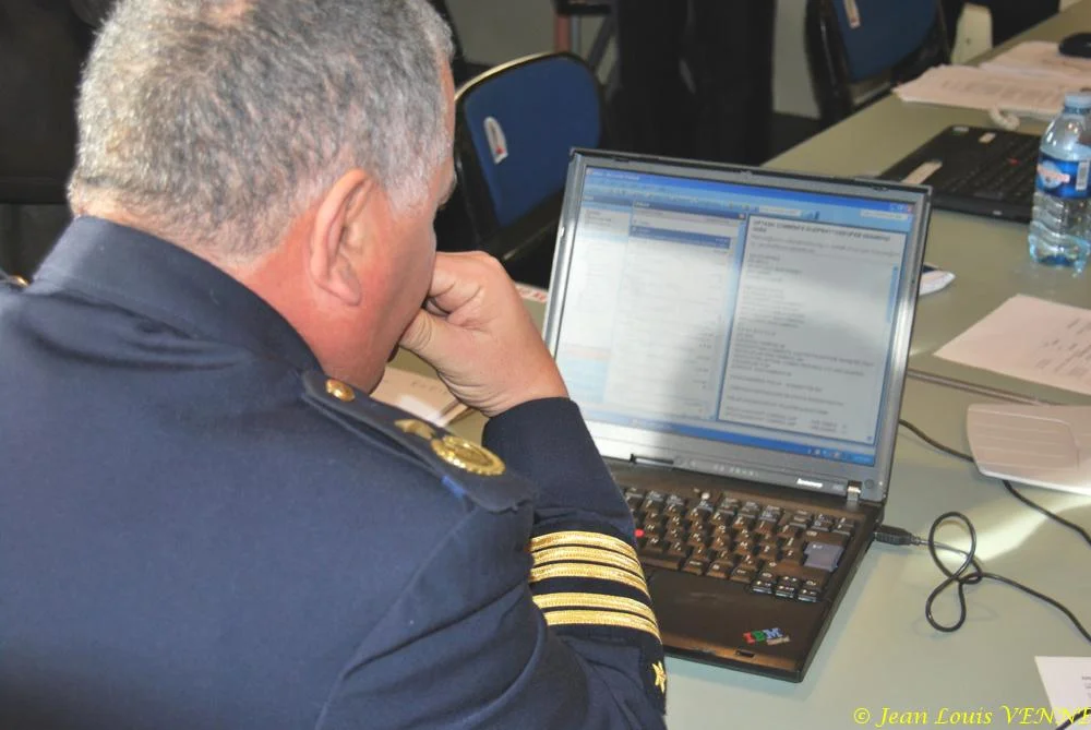 Au PC franco-algérien de l'exercice Raïs Hamidou