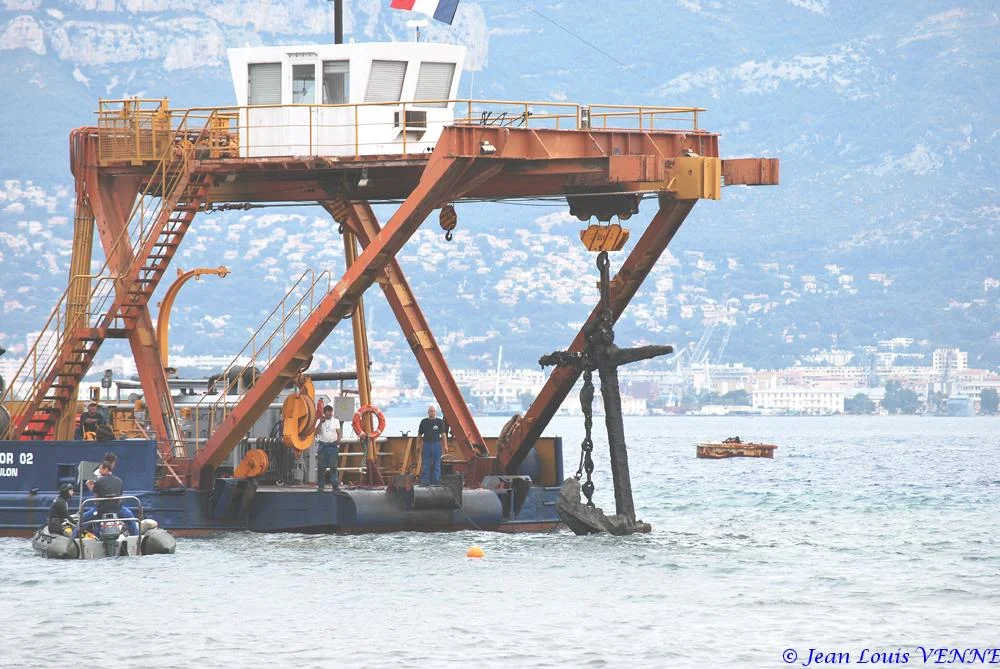 Le Castor 02 relève les ancres et les chaînes de la Rance et du Cdt Rivière