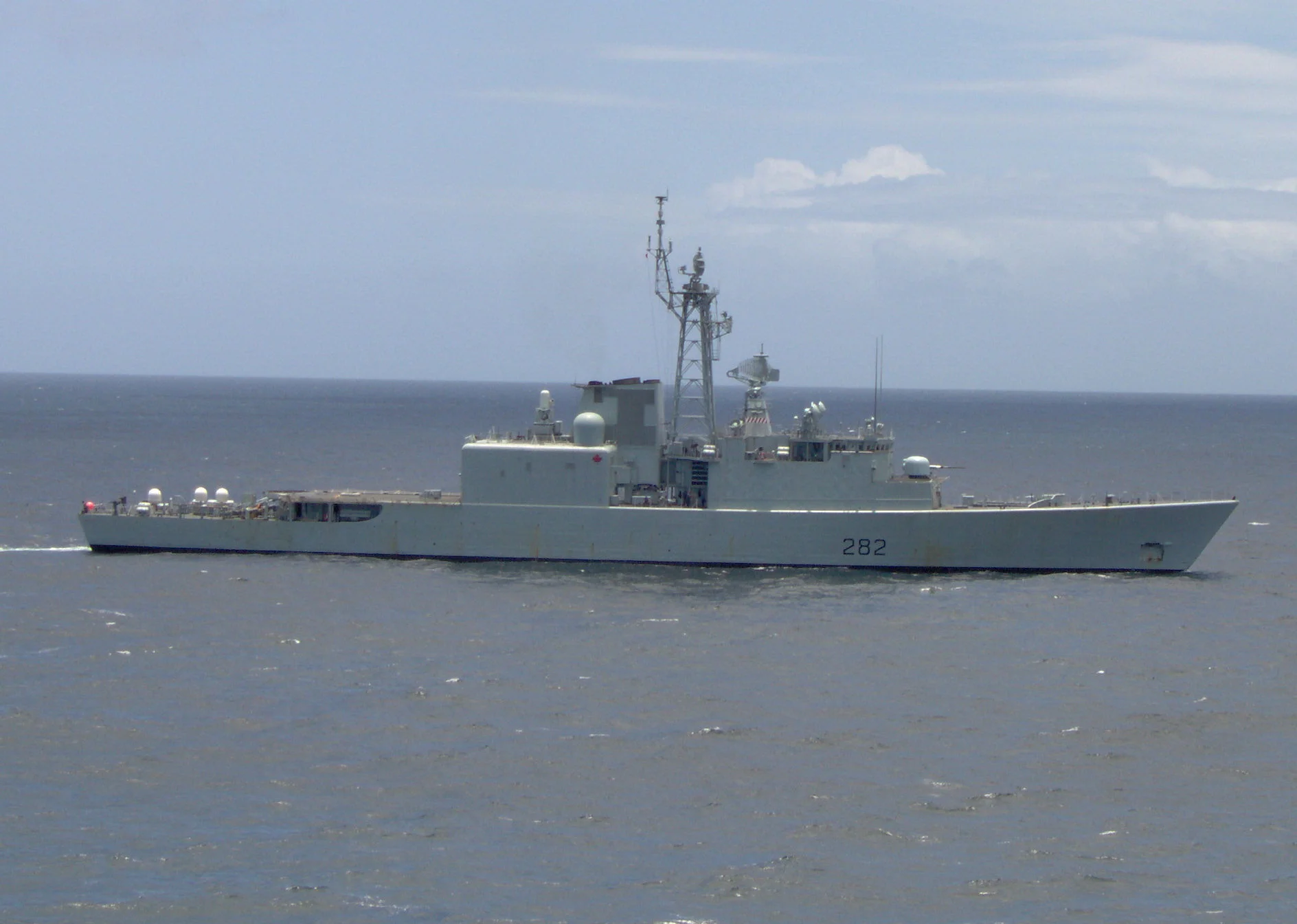 Le destroyer canadien NCSM Athabaskan