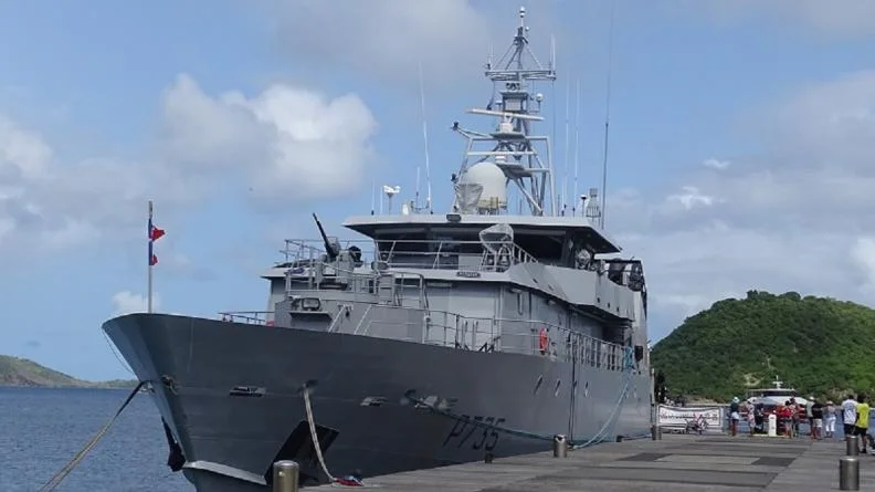 Le patrouilleur La Combattante fait escale à Terre-de-Haut à l'occasion de son parrainnage