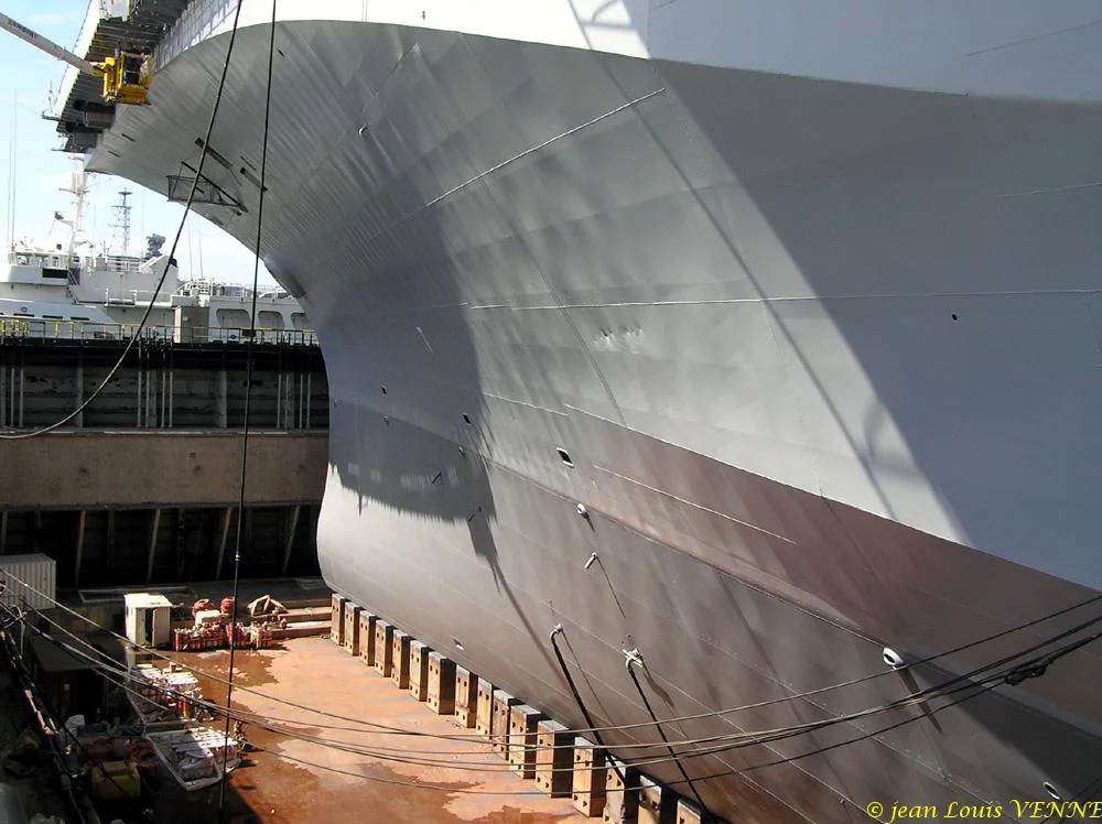 La coque du Charles de Gaulle