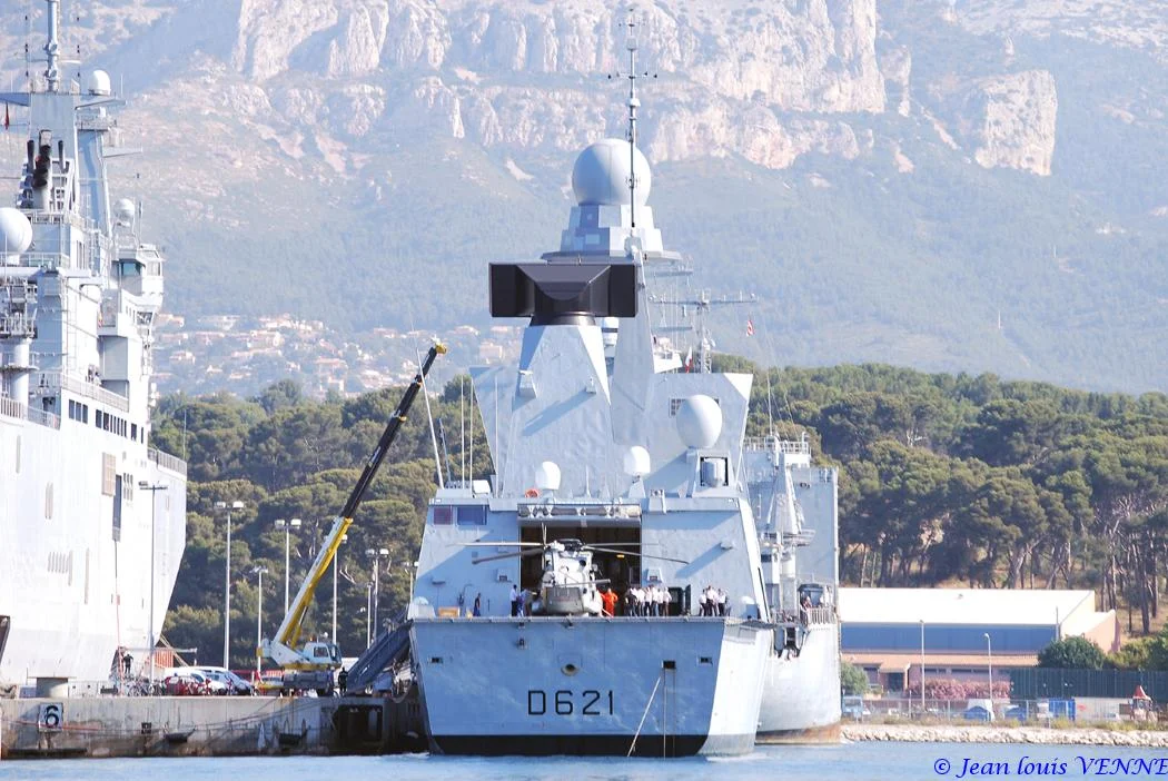 Appontage d’un NH90 sur le Chevalier-Paul