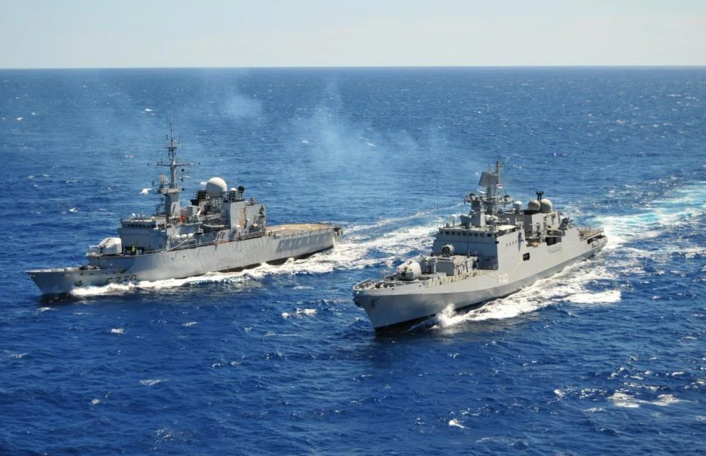 Passex entre la FS FLOREAL et l’INS TALWAR