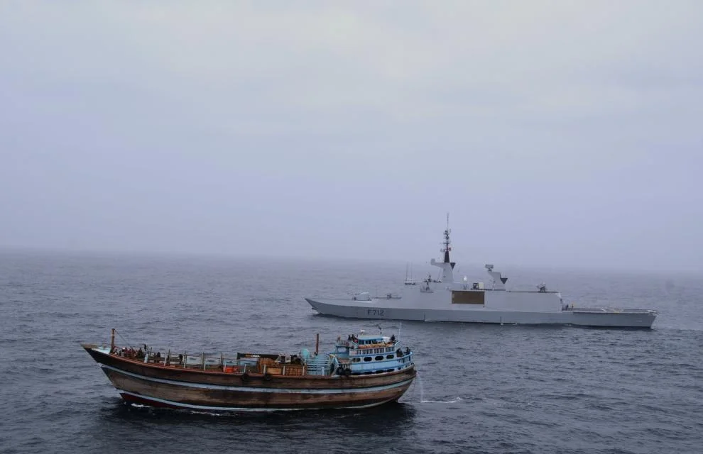 Le Courbet en opération de visite dans le golfe d’Aden