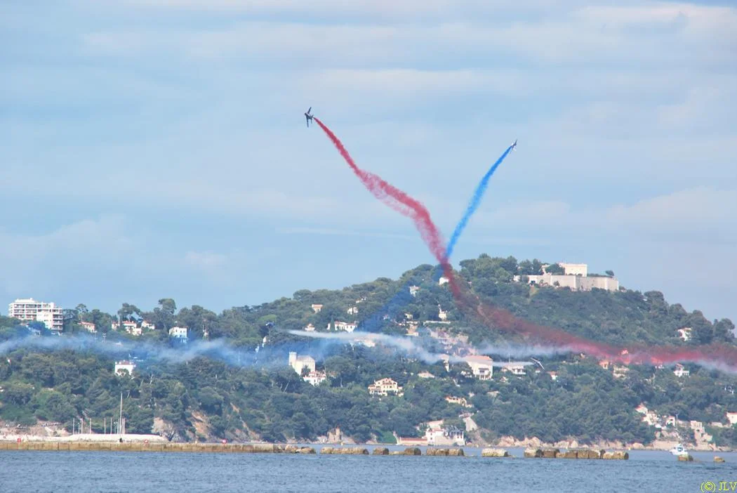 La patrouille de France au-dessus du Cap Brun
