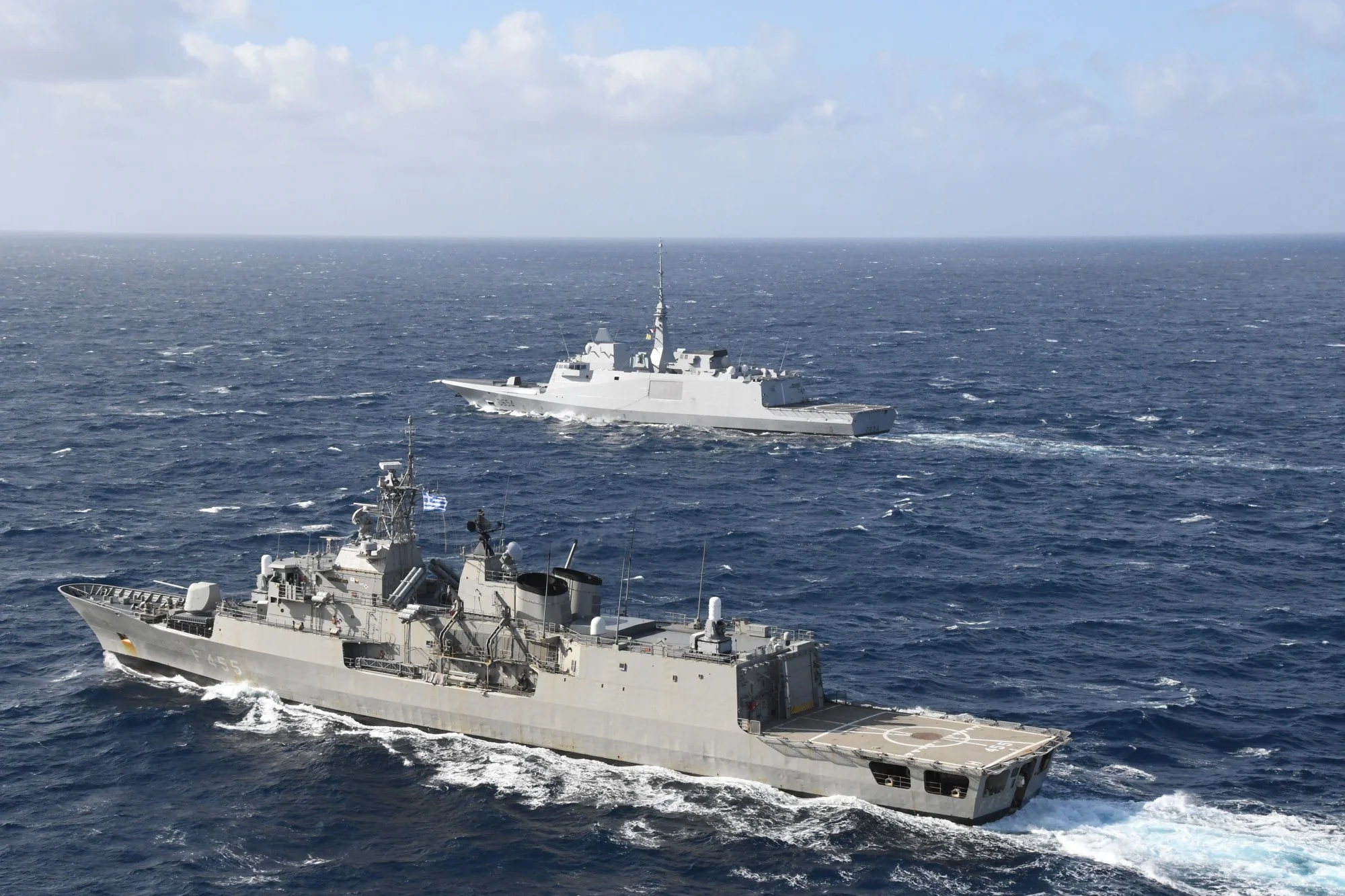 La frégate Auvergne et la frégate grecque Salamis