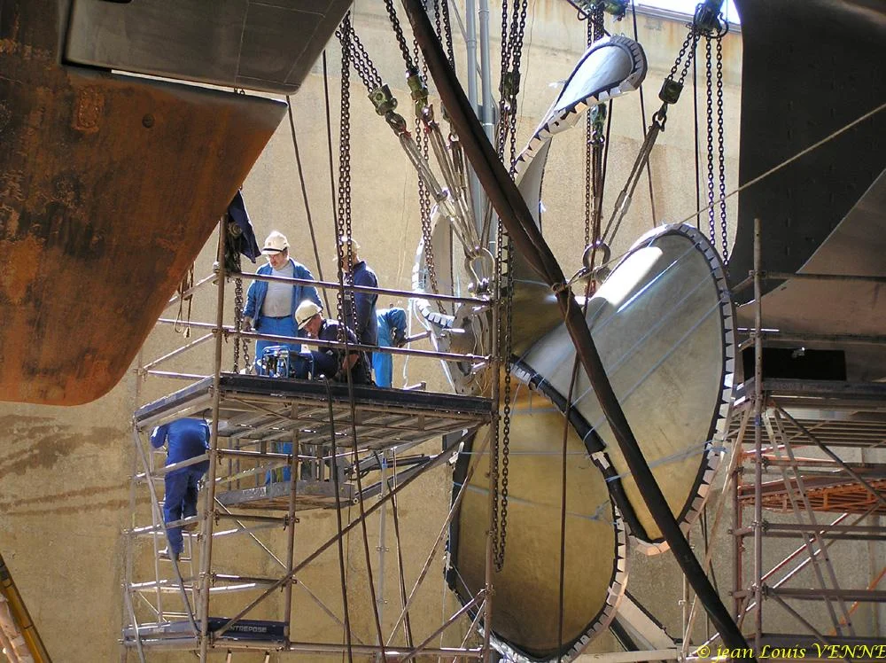 La seconde hélice du porte-avions