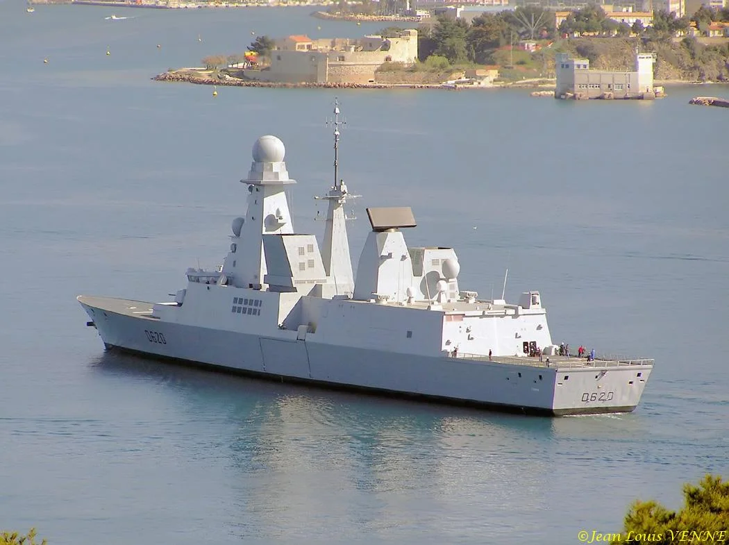 Le Forbin rentre au port