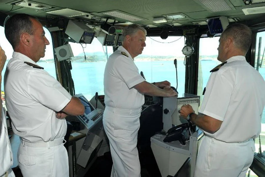 L’amiral Roughead, CNO, en passerelle du Charles de Gaulle