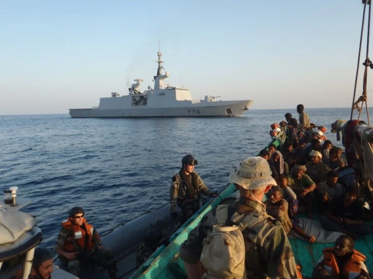 La frégate Guépratte démantèle un groupe de pirates et libère 23 otages yéménites
