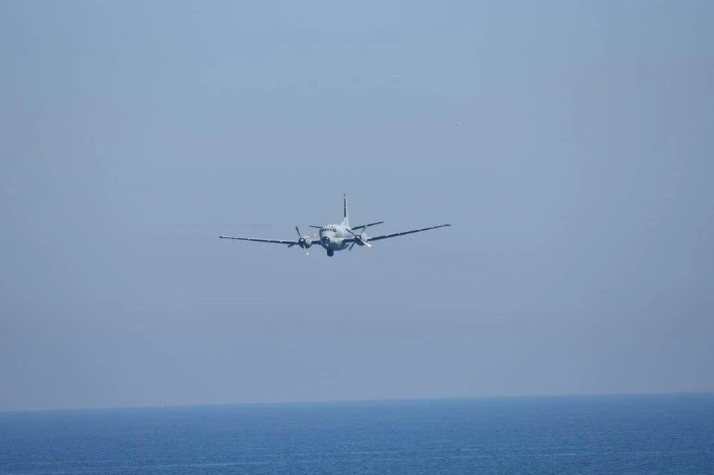 Un avion de patrouille maritime ATL2 surveille le détroit d'Ormuz