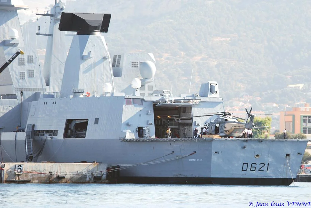 Appontage d’un NH90 sur le Chevalier-Paul