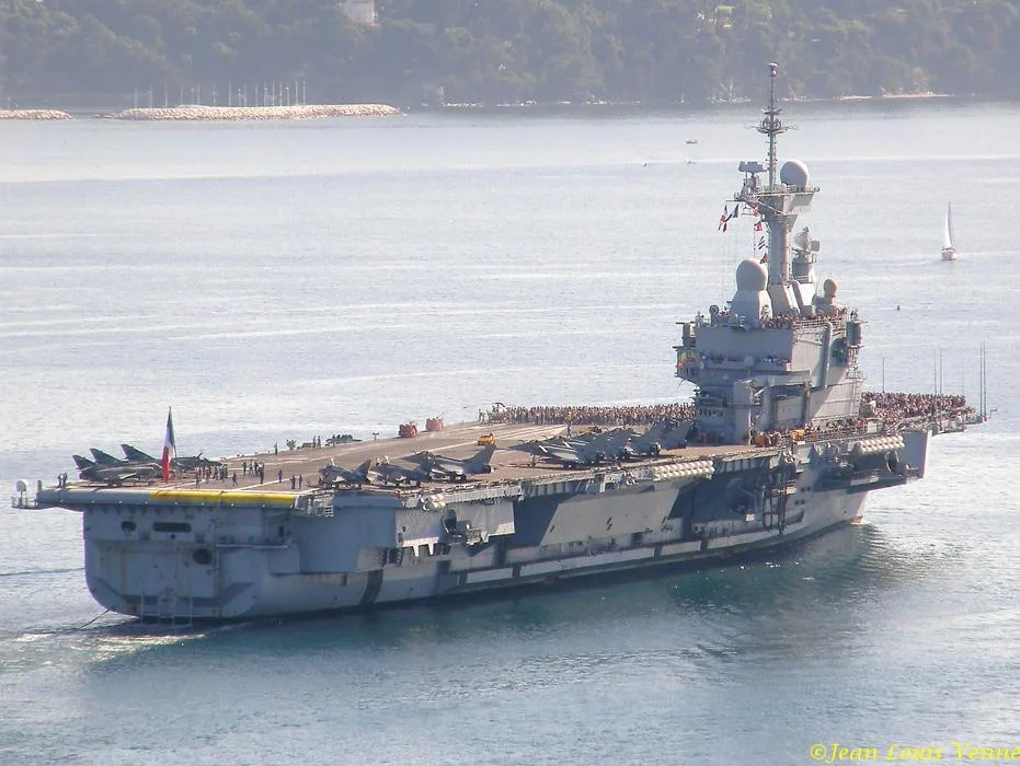 La sortie des familles du Charles de Gaulle