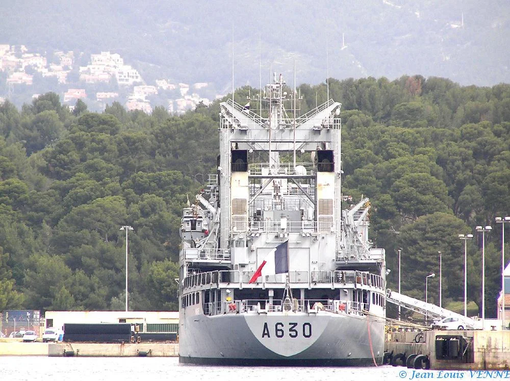 La Marne à quai à l’appontement Milhaud