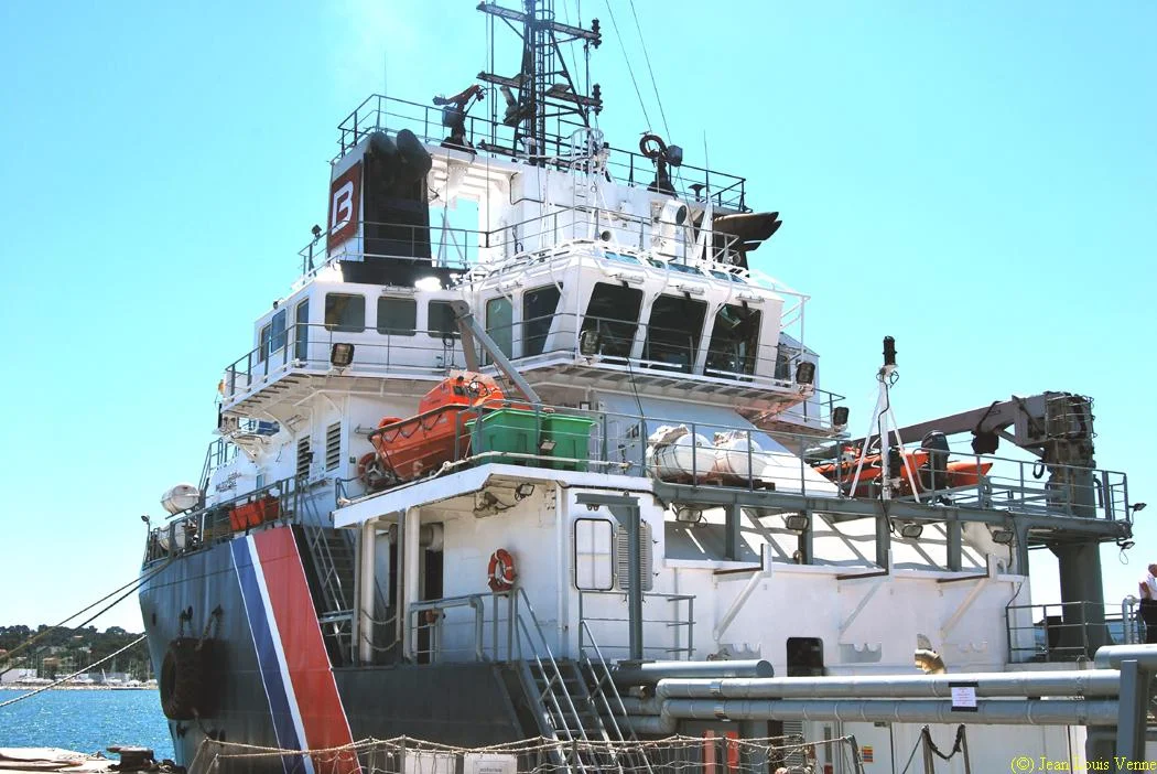 Le Jason, bâtiment support