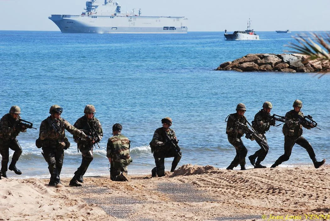 Les fantassins protègent la tête de pont